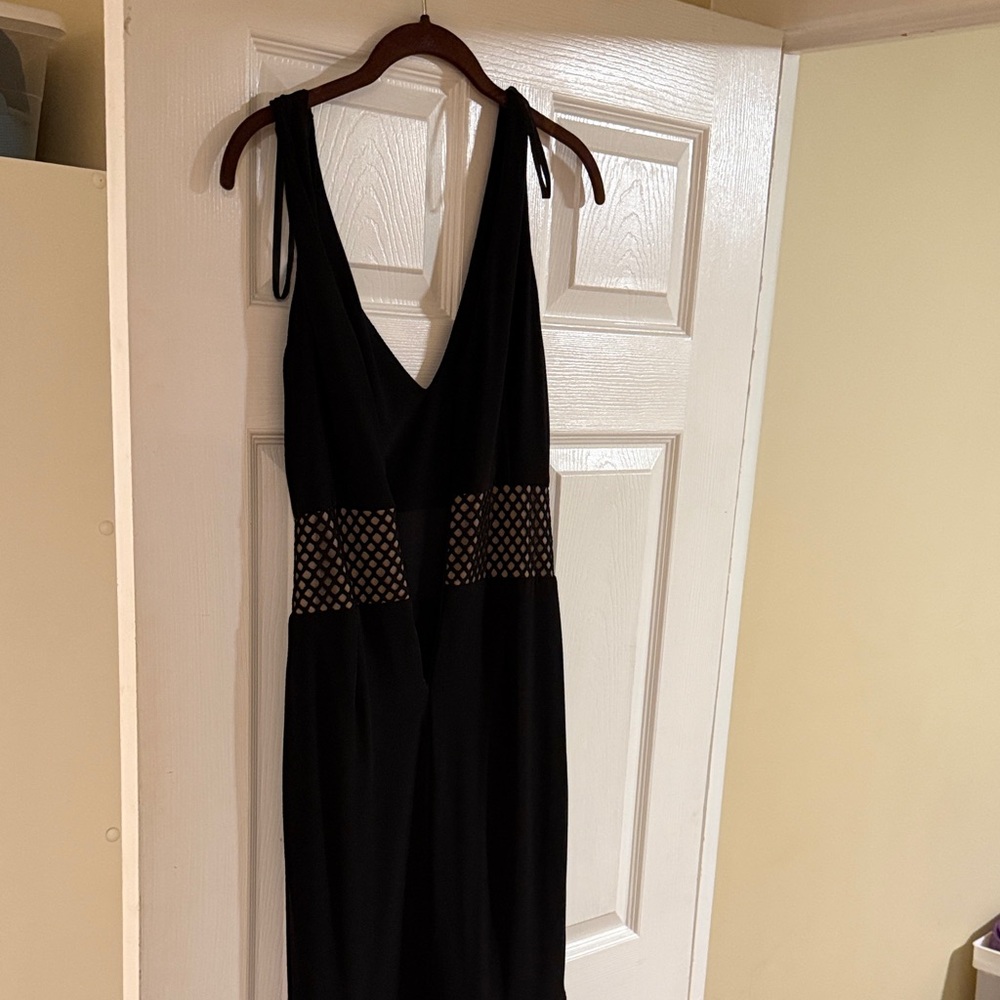 Chic Black Maxi Dress with Mesh Accents - Picture 4 of 6